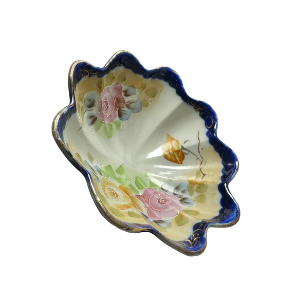 Beautiful! Vintage! Tri-Footed Hand-Painted, Floral Nut or Trinket Dish! - Picture 7 of 11